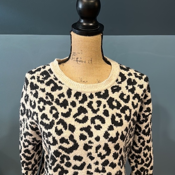 Yes Lola sweater size medium women’s - Picture 2 of 8